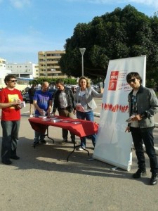 Mesa informativa de los socialistas de Vila en el Parc de la Pau