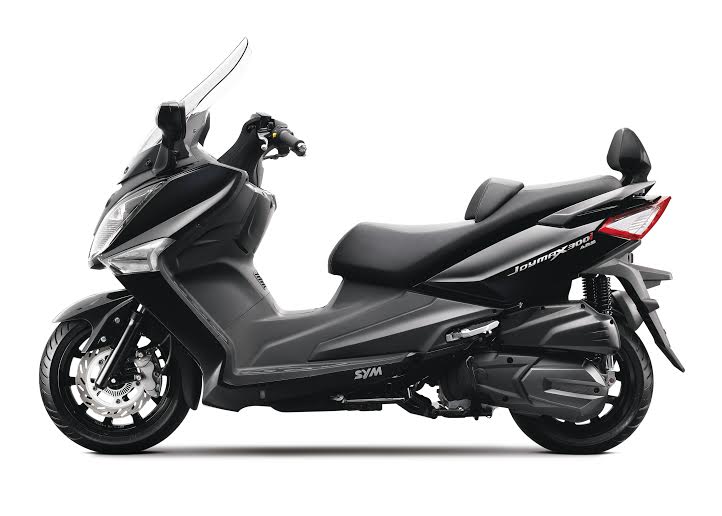 Sym Joymax, 300i.- Precio: 4599 euros / desde 100 euros mes. 5 año de garantía.