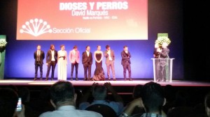 El equipo de 'Dioses y perros' en el escenario del Teatro Cervantes de Málaga. Foto: I.S.