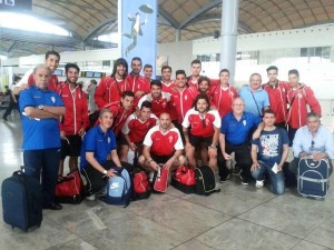 El Villarrobledo, poco antes de coger el avión con destino a las Pitiüses. Foto: Twitter