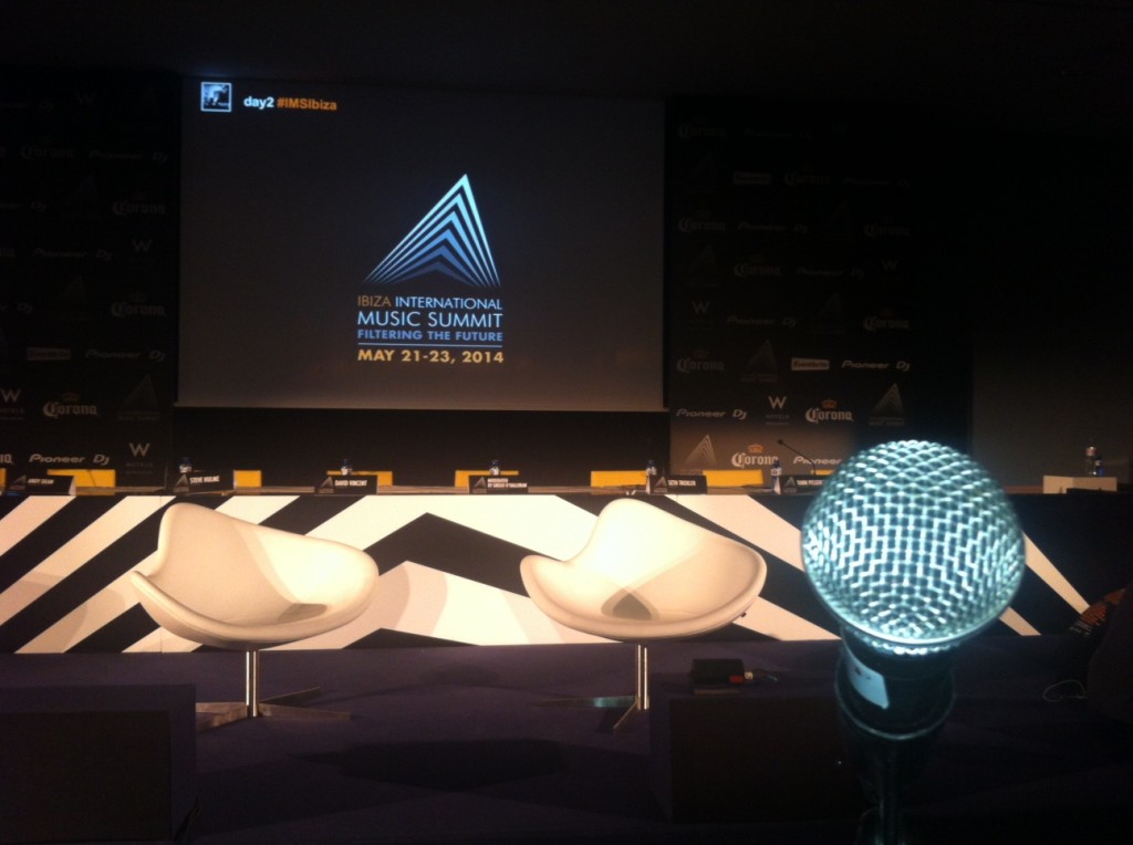 La sala de conferencias pocos minutos antes de su inicio. Foto: D.V.