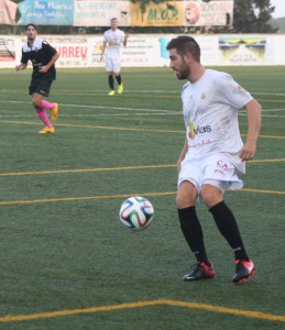 José Carlos Moreno controla el balón en un lance del encuentro ante el Constancia