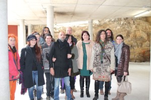 La concejala Lina Sansano, rodeada de los artesanos que trabajarán en este centro.