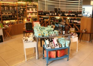 Interior de la tienda Suprem Ibiza, en Vía Púnica 3