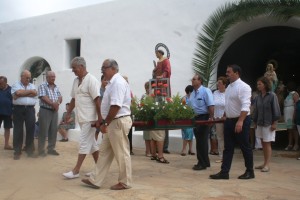 La procesión del santo tuvo lugar una vez finalizada la misa en la iglesia de Sant Llorenç. Fotos: C. V.