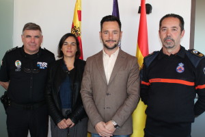 Josep Maria Prats, inspector en jefe en funciones; Estefania Torres, regidora de Recursos Humanos, Policia i Protecció Civil Rafa Ruiz, alcalde de Ibiza y Manuel López Atoche, nuevo jefe de la Agrupación Local de Voluntarios de Protecció Civil del Ayuntamiento de Eivissa.