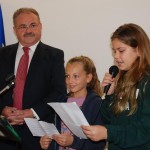 Aloe y Shanti leen el manifiesto del Día de la Constitución de 2015 en Eivissa