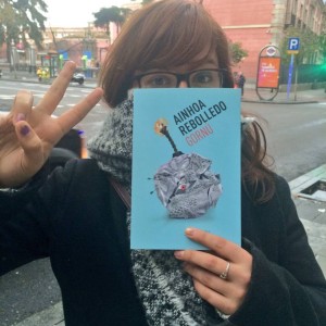 Ainhoa Rebolledo, parapetada tras un ejemplar de 'Gornú'. 