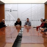 Marta Díaz y Fernando Gómez, durante la reunión con los caballistas.