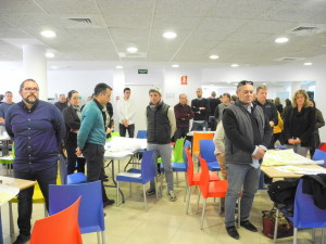 Los asistentes al taller por el Plan Estratégico, durante el minuto de silencio.
