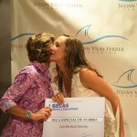 Lara Beyebach , ganadora de una beca especial, tras recibir el premio.
