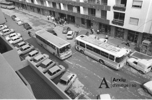 Imatge dels anys vuitanta de les parades d'autobús a Isidor Macabich.