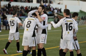 Los jugadores de la Peña celebran un gol en el partido de Liga. Foto: Fútbol Pitiuso