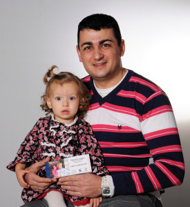 El ganador, Emilio García Vico, posando con su hija. 