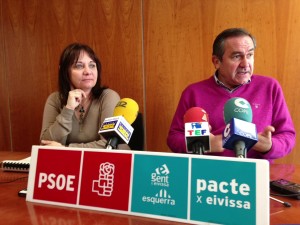 Patricia Abascal, junto a Xico Tarrés, durante una conferencia del PSOE-Pacte per Eivissa.