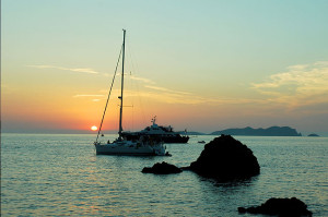 La televisión argentina destaca la belleza de las puestas de sol en Eivissa, como esta en Cala Molí. Foto: teleaire.com