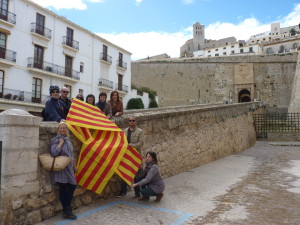 Una de les fotos de la Campanya Enllaçats a Eivissa. Foto: Sa Bassetja.