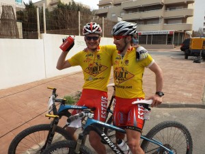 Francesc Freixer y Oriol Colomé, tras completar la Vuela a Ibiza en mountain bike.