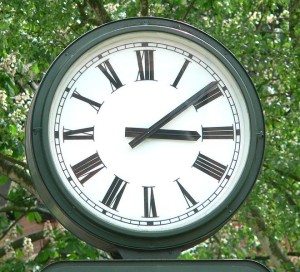 Los relojes atrasarán sus manillas de las 3h a las 2h en la madrugada del sábado al domingo.  Foto: JuergenG (Wikipedia)