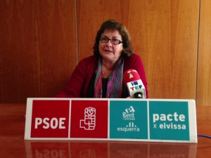 La diputada de PSOE-Pacte Esperança Marí durant la roda de premsa. Foto: PSOE-Pacte per Eivissa.