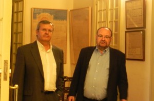 Joan Boned i Damià Borràs, diputats socialistes per Eivissa i Menorca, accedint a la ponència sobre transport aeri. 