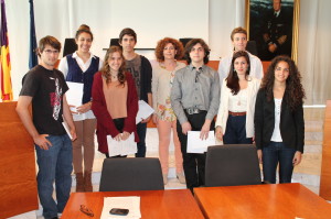 Los jóvenes premiados en las dependencias del Consell Insular de Eivissa