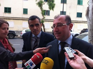 El abogado de la Sociedad Gestora Cetis SL, Miquel Borràs, atiende a los medios de comunicación. Foto: D.V.
