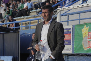 A Vicente Román, técnico del San Rafael, no le gustó el partido. Foto: Fútbol Pitiuso