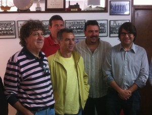 Pepe Vidal, el segundo por la derecha, junto a otros directivos del CD Ibiza. Foto: Fútbol Pitiuso