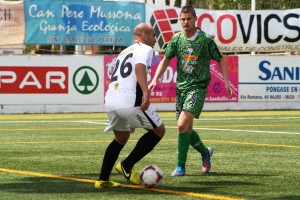 De Pablos intenta burlar a un contrario durante el partido disputado el pasado domingo en Santa Eulària.