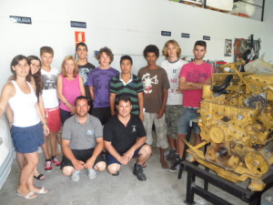 La alcaldesa de Eivissa visita a los jóvenes que participan en el curso. Foto: Ajuntament d'Eivissa.