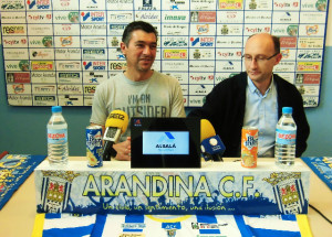 José Zapatera, entrenador de la Arandina, en una rueda de prensa. Foto: Arandina CF 