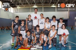 Paco Vázquez, junto a los equipos de minibasket que han jugado la final del 5x5.
