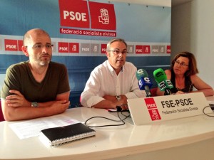 Alfons Molina, Vicent Torres i Margalida Tur durant la roda de premsa. Foto: FSE-PSOE.