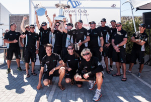 Los tripulantes del Quantum Racing celebran su victoria en la Royal Cup Ibiza Marina.