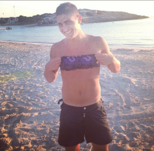 Marco Verratti, luciendo en Formentera la parte superior de un bikini y la mejor de sus sonrisas. Foto: Instagram