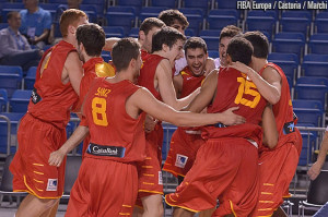 Los jugadores de España celebran su triunfo en cuartos de final ante Grecia. Foto: FIBA Europe