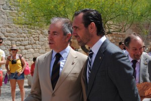 El presidente del PP Ibiza, Vicent Serra, con el presidente balear José Ramón Bauzá.