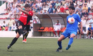 Maikel tuvo en esta acción una inmejorable oportunidad de marcar el segundo para el Formentera. Foto: V. R.