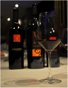 El enólogo Daniel del Rio (Numanthia) y el Sumiller Enrique Vega (Vila Vins) ofrecieron los mejores vinos de la D.O. Toro. Foto: Ushuaia Ibiza Beach Hotel