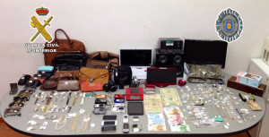 En la imagen, parte de los objetos recuperados por la Guardia Civil y la Policía Local de Sant Antoni.