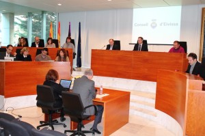 El pleno aprobó la medida de urgencia con los votos a favor del PP y la abstención del PSOE-Pacte.