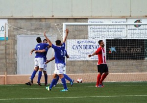 Los jugadores del San Rafael celebran el primer gol conseguido por Adri Sánchez en el minuto 15.