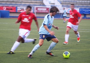Víctor Galera, con dos goles, fue uno de los protagonista del nuevo triunfo del líder. 