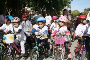 Los más pequeños también disfrutaron de una jornada festiva subidos en sus bicicletas.