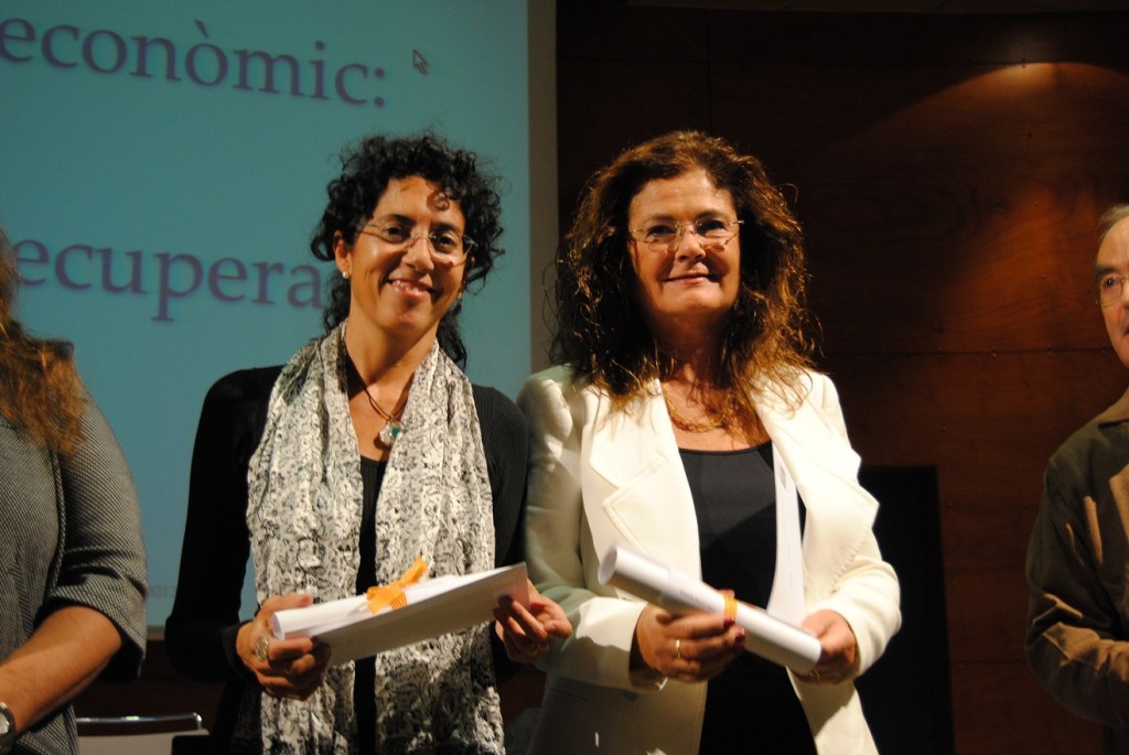 Ivone Puig Artigas i Iolanda Bonet Marí després de rebre el premi. Foto: D.V.