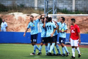 Los jugadores del Portmany celebran un gol ante el CD Ibiza en el partido de la primera vuelta.