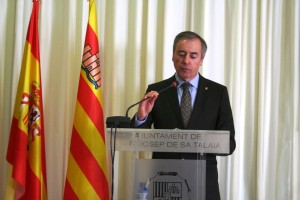 Vicent Serra, presidente del Consell Insular d'Eivissa, durante su discurso en el Día de la Constitución.