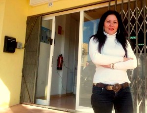María José López Armesto, presidenta de la Cooperativa del Sexo de Ibiza, en la puerta del local de la asociación en Platja d'en Bossa