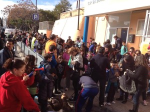 Padres, madres y alumnos protestan en sa Bodega por el retraso en la apertura del nuevo centro